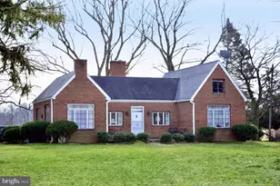 36169 Loudoun St, Round Hill, VA 20141 - Photo 4