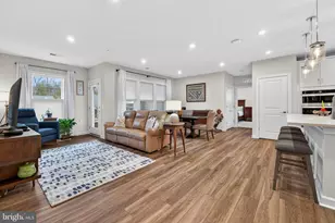 21630 Hawksbill High Cir, Sterling, VA 20164 - Photo 16