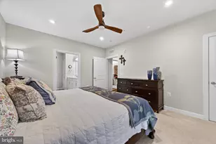 21630 Hawksbill High Cir, Sterling, VA 20164 - Photo 26