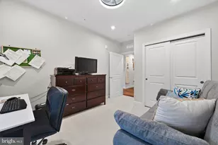 21630 Hawksbill High Cir, Sterling, VA 20164 - Photo 36