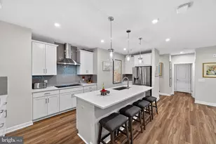 21630 Hawksbill High Cir, Sterling, VA 20164 - Photo 6