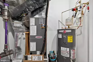 21630 Hawksbill High Cir, Sterling, VA 20164 - Photo 40