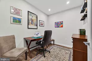 21630 Hawksbill High Cir, Sterling, VA 20164 - Photo 32