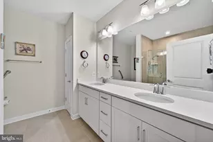 21630 Hawksbill High Cir, Sterling, VA 20164 - Photo 26