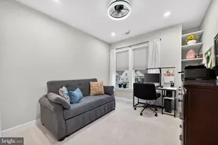 21630 Hawksbill High Cir, Sterling, VA 20164 - Photo 34