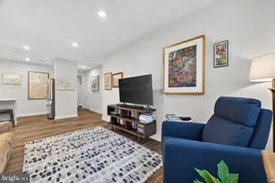 21630 Hawksbill High Cir, Sterling, VA 20164 - Photo 18