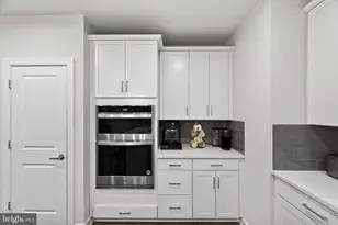 21630 Hawksbill High Cir, Sterling, VA 20164 - Photo 20