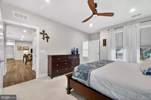 21630 Hawksbill High Cir, Sterling, VA 20164 - Photo 26