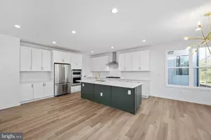 23359 Parkside Vlg Cir, Aldie, VA 20105 - Photo 6