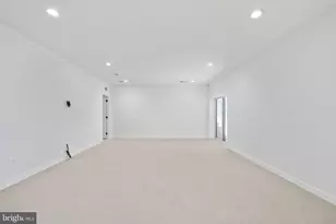 23359 Parkside Vlg Cir, Aldie, VA 20105 - Photo 12