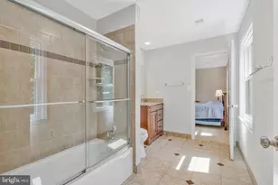 116 Lake Dr, Sterling, VA 20164 - Photo 38