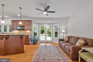 116 Lake Dr, Sterling, VA 20164 - Photo 14