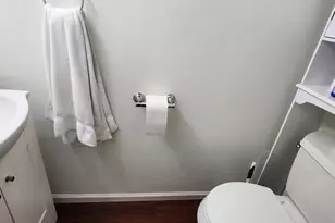 1034 Salisbury Ct, Sterling, VA 20164 - Photo 6