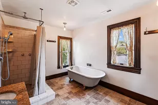 45 E Broad Way E, Lovettsville, VA 20180 - Photo 36