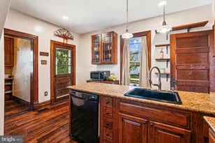 45 E Broad Way E, Lovettsville, VA 20180 - Photo 18