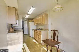 19385 Cypress Ridge Terrace, Leesburg, VA 20176 - Photo 10