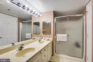 19385 Cypress Ridge Terrace, Leesburg, VA 20176 - Photo 16