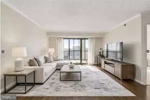 19385 Cypress Ridge Terrace, Leesburg, VA 20176 - Photo 2