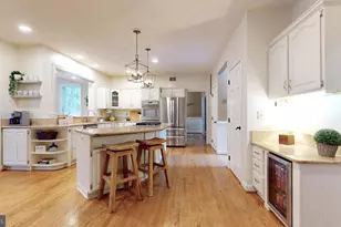 126 Lake Dr, Sterling, VA 20164 - Photo 16