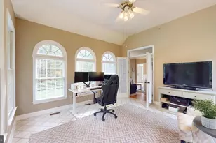 126 Lake Dr, Sterling, VA 20164 - Photo 10