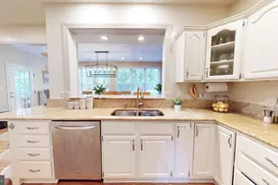 126 Lake Dr, Sterling, VA 20164 - Photo 18