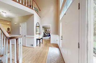 126 Lake Dr, Sterling, VA 20164 - Photo 4