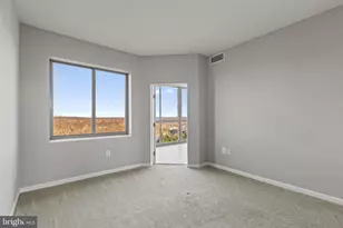 19355 Cypress Ridge Terrace, Leesburg, VA 20176 - Photo 28