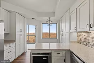 19355 Cypress Ridge Terrace, Leesburg, VA 20176 - Photo 18