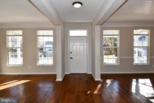 26005 Hartwood Dr, Chantilly, VA 20152 - Photo 2