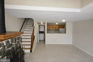 1072 Norwood Ct, Sterling, VA 20164 - Photo 6