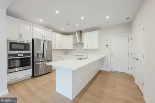 20328 Newfoundland Sq, Ashburn, VA 20147 - Photo 10