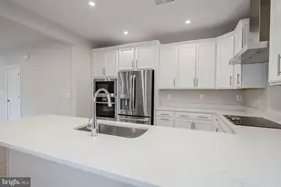 20328 Newfoundland Sq, Ashburn, VA 20147 - Photo 12