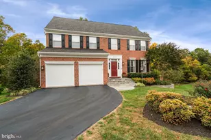 20848 Great Falls Forest Dr, Sterling, VA 20165 - Photo 2