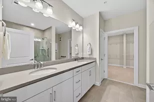 21630 Hawksbill High Cir, Sterling, VA 20164 - Photo 20