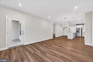21630 Hawksbill High Cir, Sterling, VA 20164 - Photo 18