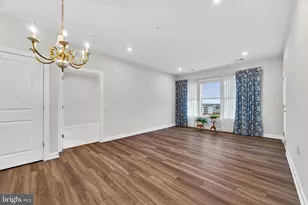 21630 Hawksbill High Cir, Sterling, VA 20164 - Photo 16