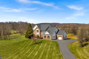 42037 Heaters Island Ct, Leesburg, VA 20176 - Photo 2