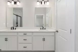 20821 Cloongee Ter, Dulles, VA 20166 - Photo 24