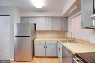 241 Coventry Square, Sterling, VA 20164 - Photo 10