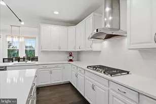 23698 Heather Mews Dr, Ashburn, VA 20148 - Photo 16