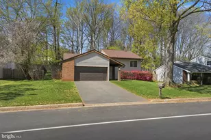 314 Sugarland Run Dr, Sterling, VA 20164 - Photo 2