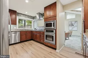 314 Sugarland Run Dr, Sterling, VA 20164 - Photo 10