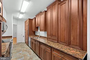 19375 Cypress Ridge Terrace, Leesburg, VA 20176 - Photo 8