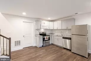 25532 Byrnes Crossing Dr, Chantilly, VA 20152 - Photo 2