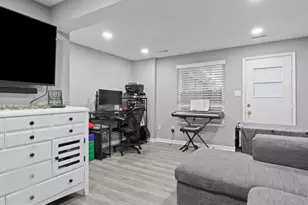 307 Brethour Ct, Sterling, VA 20164 - Photo 18