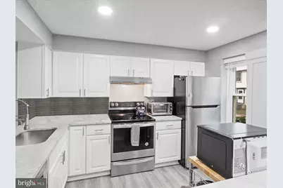 307 Brethour Court, Sterling, VA 20164 - Photo 4