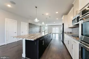 44750 Tiverton Sq, Ashburn, VA 20147 - Photo 10