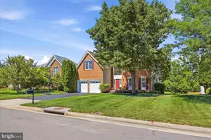 22806 Oatlands Grove Pl, Ashburn, VA 20148 - Photo 2