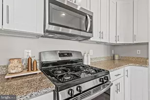 25450 Upper Clubhouse Dr, Chantilly, VA 20152 - Photo 14