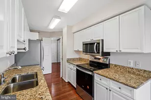 19385 Cypress Ridge Terrace, Leesburg, VA 20176 - Photo 8